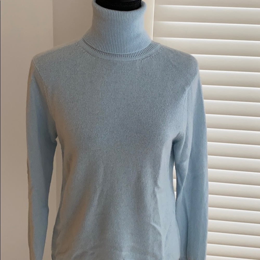 Lightweight Cashmere Turtleneck